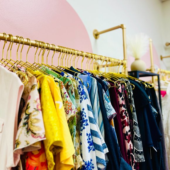 LYNN'S CLOSET, LLC - Picture 4 of 16